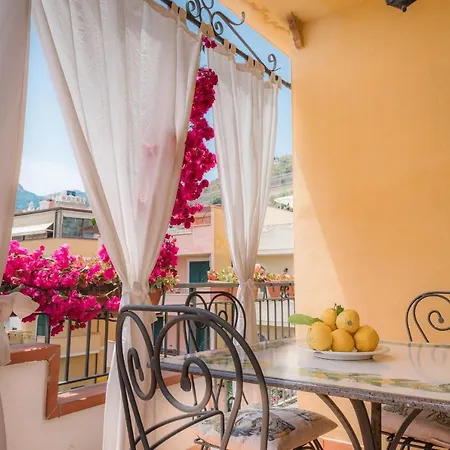 Case Borgo Vacanze Letojanni Exterior photo